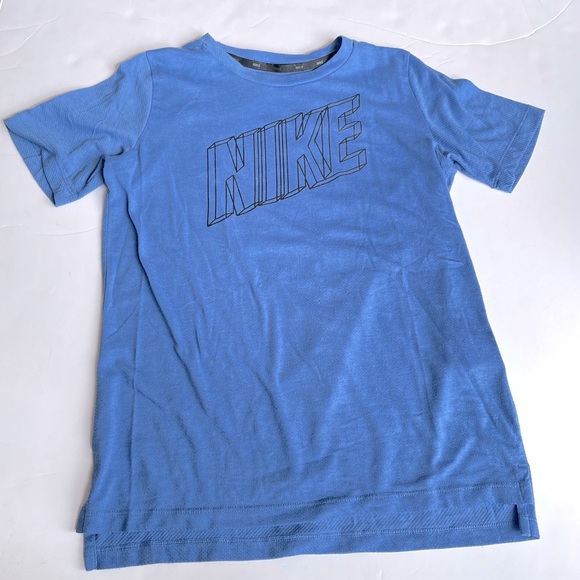 Nike tee - Picture 1 of 5